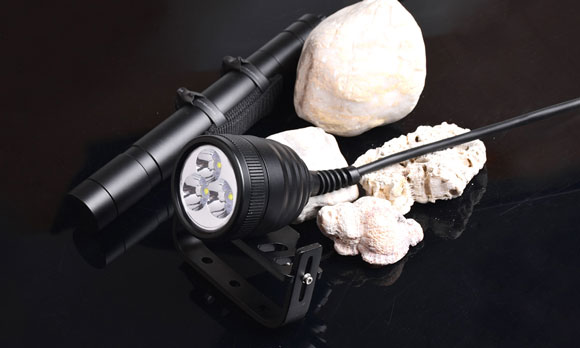 OrcaTorch木瓜视频專業解讀:如何選（xuǎn）購潛水手電筒？