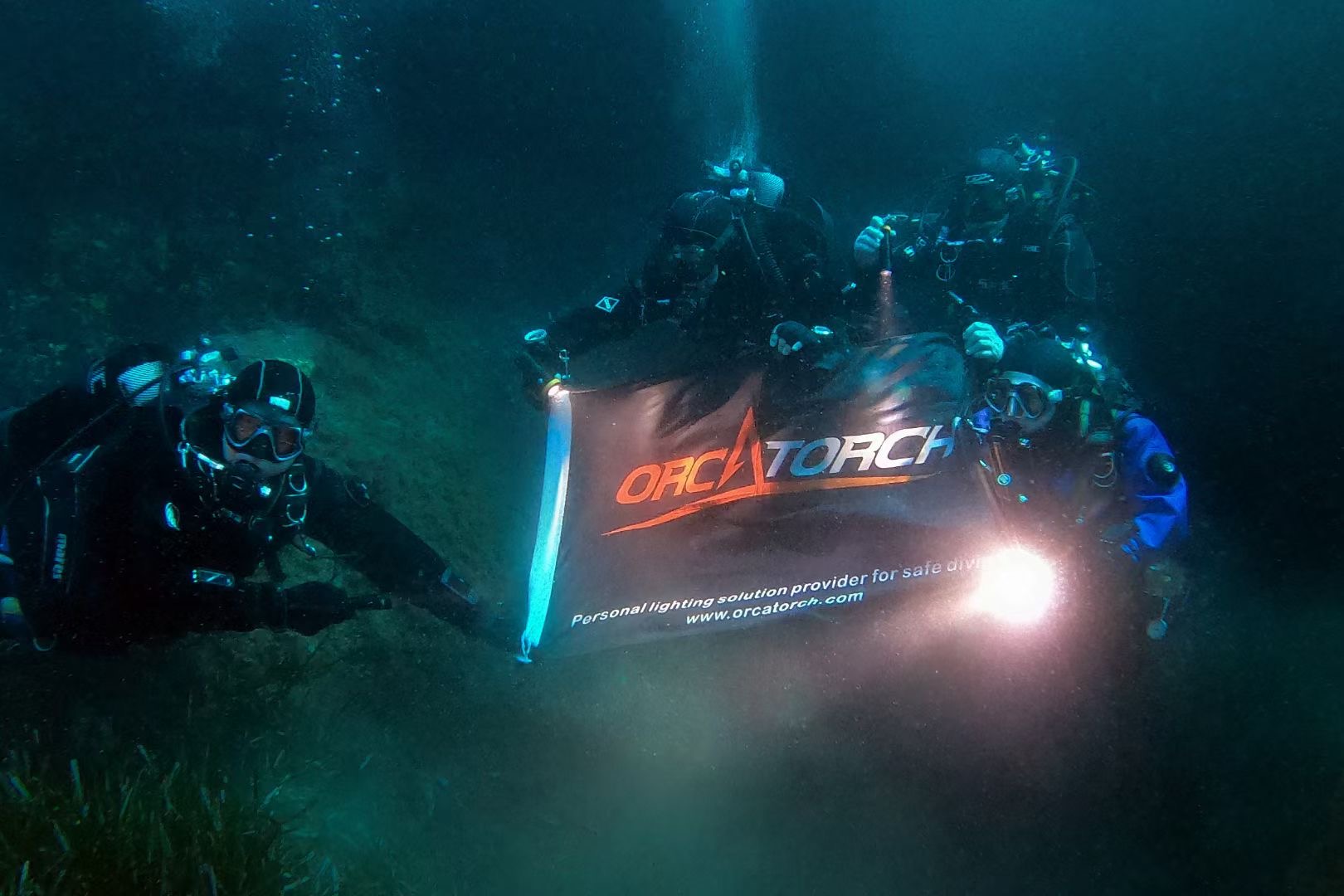 祝賀OrcaTorch木瓜视频（jīng）潛水手電筒成立7周年