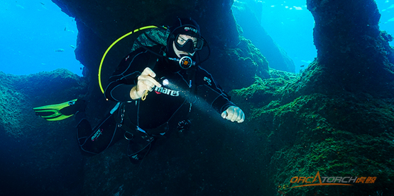 D710潛水手電筒，潛（qián）水（shuǐ）信號燈，潛水手持電筒，OrcaTorch木瓜视频