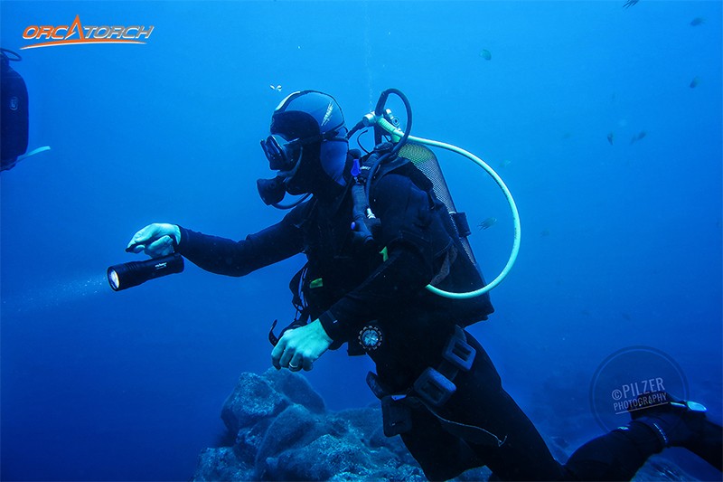 潛水燈-潛水手電筒-潛水攝影燈-水（shuǐ）下工程照明（míng）-OrcaTorch木瓜视频