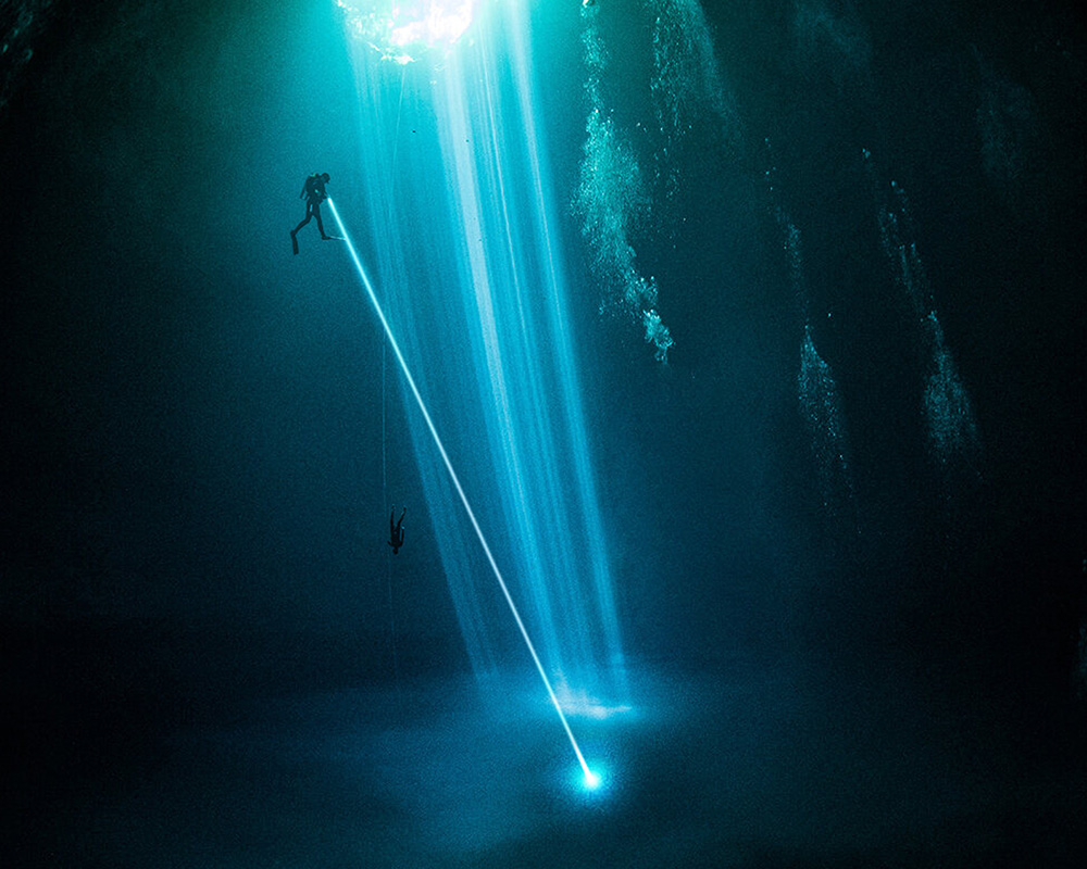 木瓜视频D720手持聚光潛（qián）水手電（diàn）評測