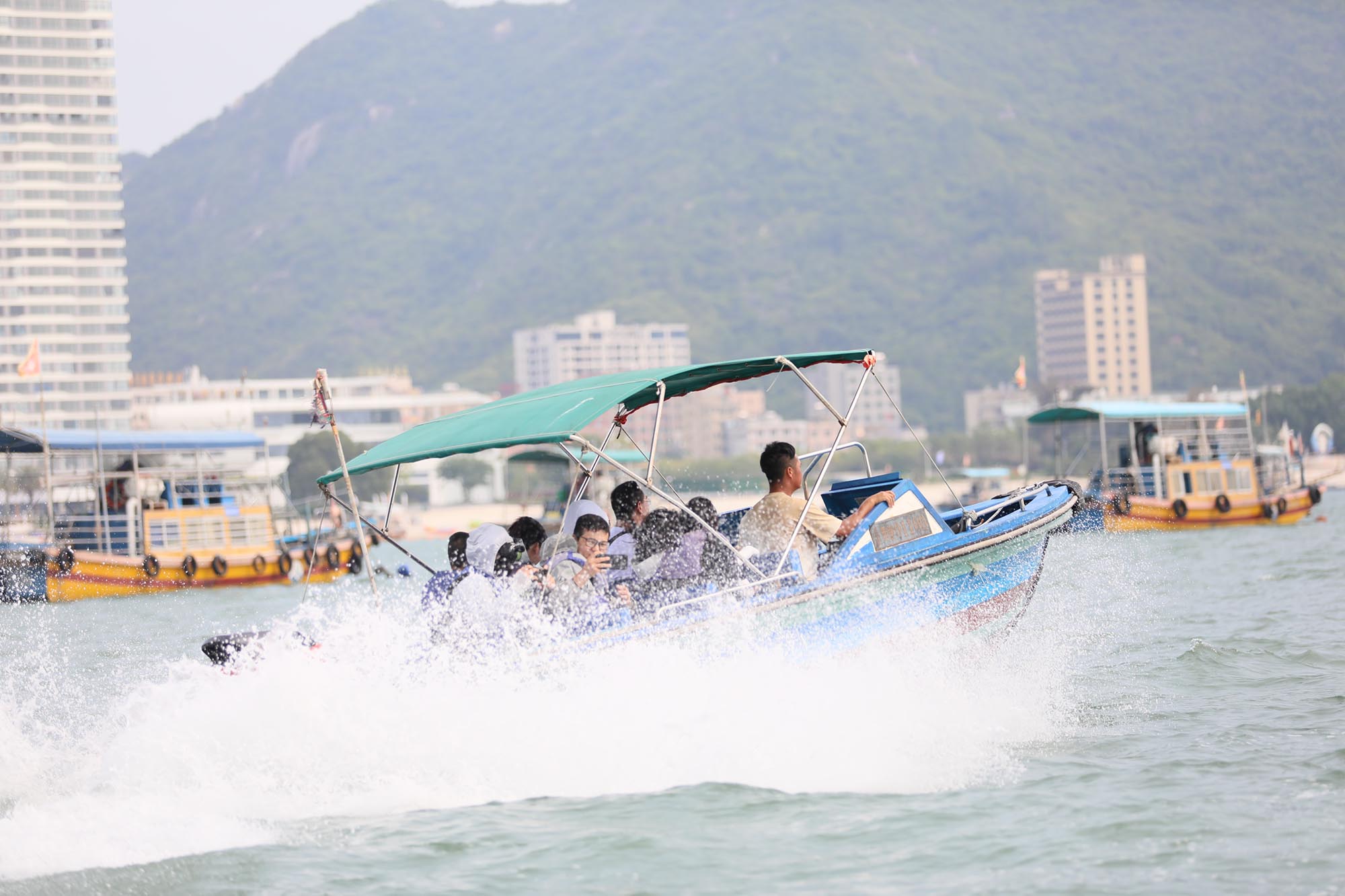 夜光科技（jì）14周年慶（qìng），夜（yè）光14周年慶，夜光14周（zhōu）年，夜光14歲啦！