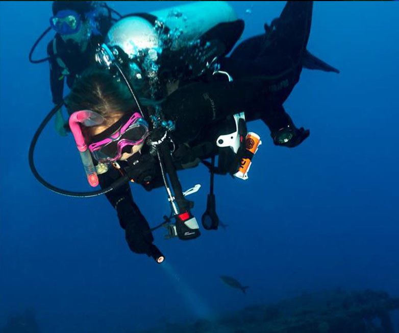 潛水手電筒水下實拍