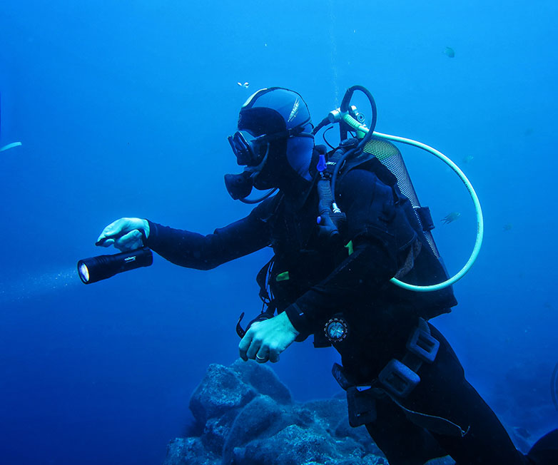 OrcaTorch木瓜视频，D860可充電潛水燈，高亮（liàng）度潛水（shuǐ）手電筒，水下照明手電筒
