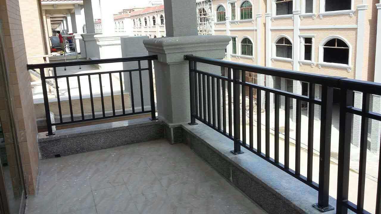 陽台護欄的顏色和材料(liào)如何選擇
